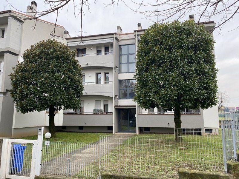 Immobile residenziale · Brembate (Bergamo)