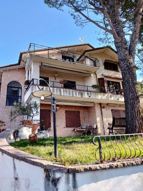 Immobile residenziale · Gualdo Tadino (Perugia)