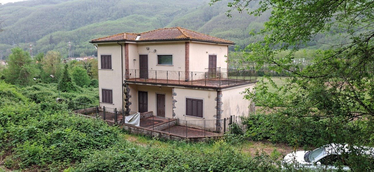 Immobile commerciale · Bagni di Lucca (Lucca)