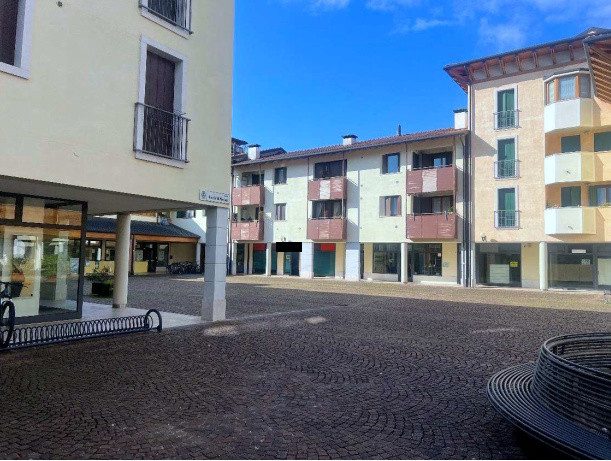 Immobile commerciale · Maniago (Pordenone)