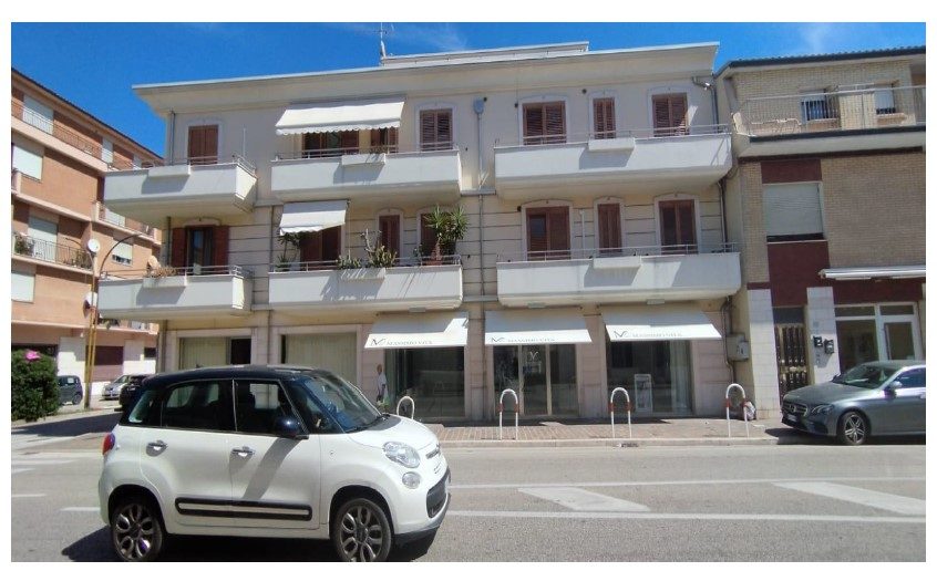 Immobile commerciale · Porto Sant'Elpidio (Fermo)