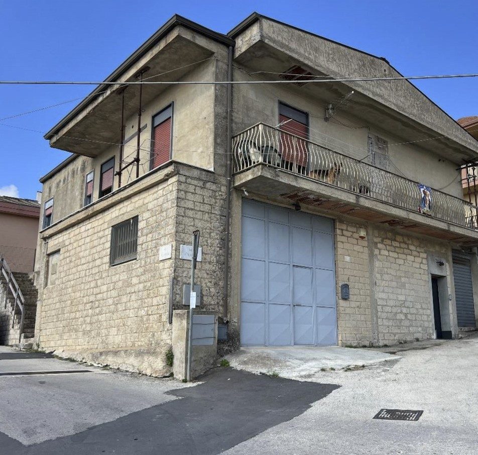 Immobile residenziale · Monterosso Almo (Ragusa)