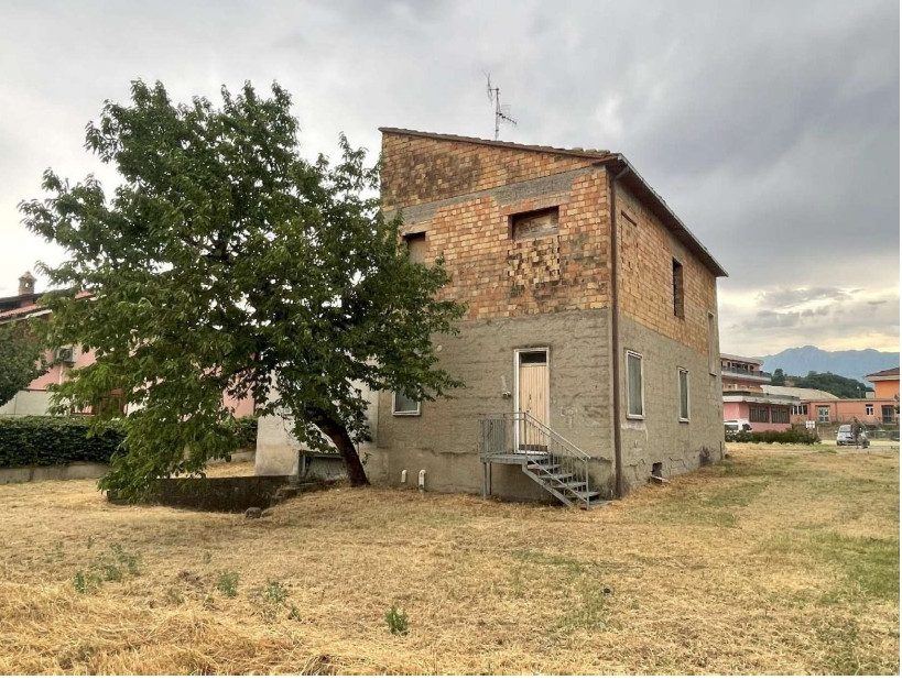 Immobile residenziale · Basciano (Teramo)