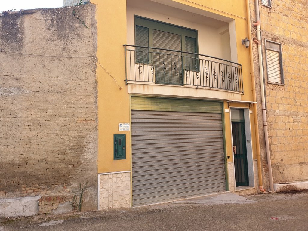 Immobile commerciale · Vallelunga Pratameno (Caltanissetta)