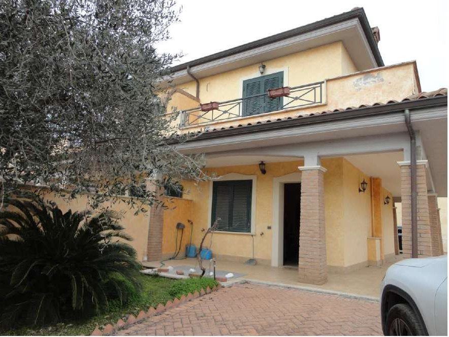 Immobile residenziale · Pomezia (Roma)