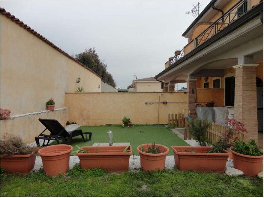 Immobile residenziale · Pomezia (Roma)