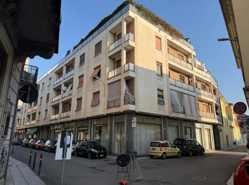 Immobile commerciale · Alessandria (Alessandria)