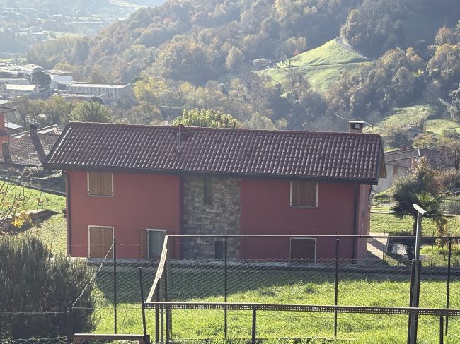 Immobile residenziale · Adrara San Martino (Bergamo)