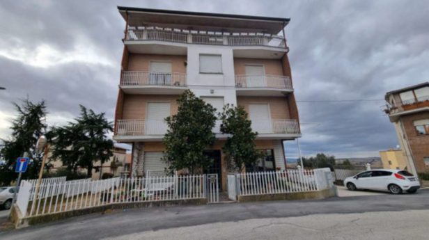 Immobile commerciale · Monte San Pietrangeli (Fermo)