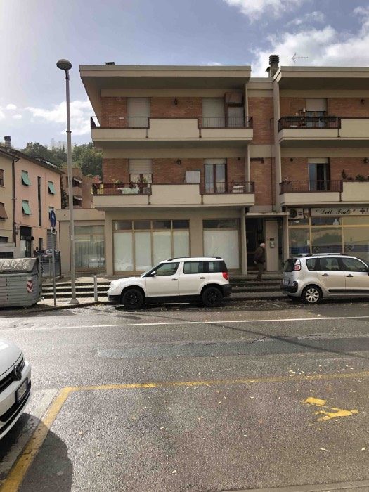 Immobile commerciale · Poggibonsi (Siena)