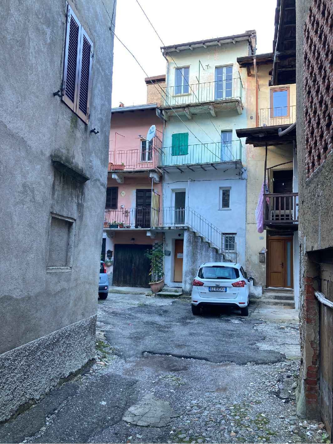 Immobile residenziale · Besano (Varese)