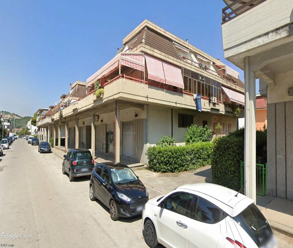 Immobile commerciale · Martinsicuro (Teramo)