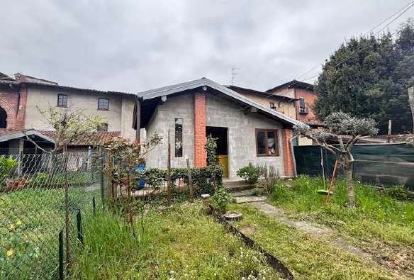Immobile residenziale · Daverio (Varese)