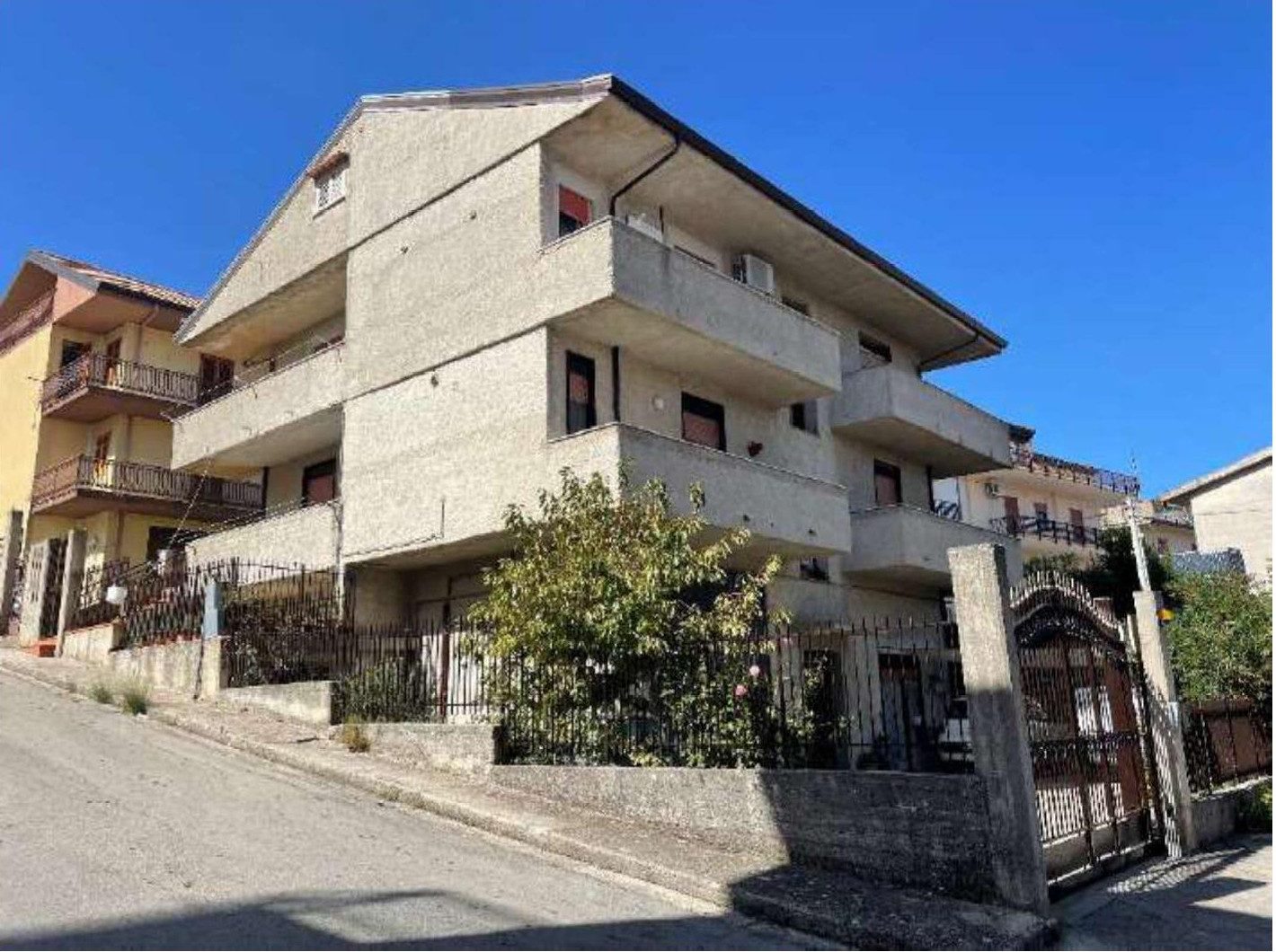 Immobile residenziale · Piana degli Albanesi (Palermo)