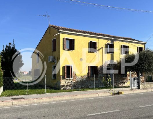Immobile residenziale · Tribano (Padova)