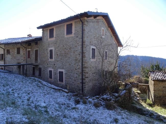 Immobile residenziale · Dossena (Bergamo)